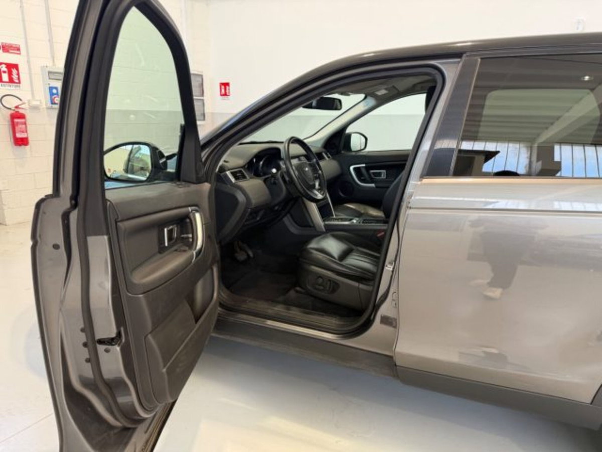 Land Rover Discovery Sport 2.0 TD4 150 CV HSE (18)