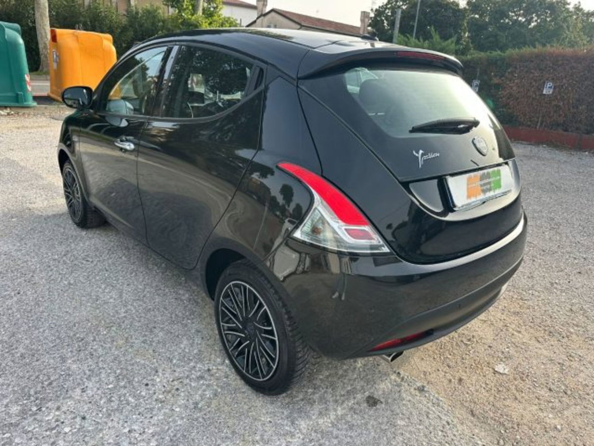 Lancia Ypsilon 1.0 FireFly 5 porte S&S Hybrid Gold Plus (11)