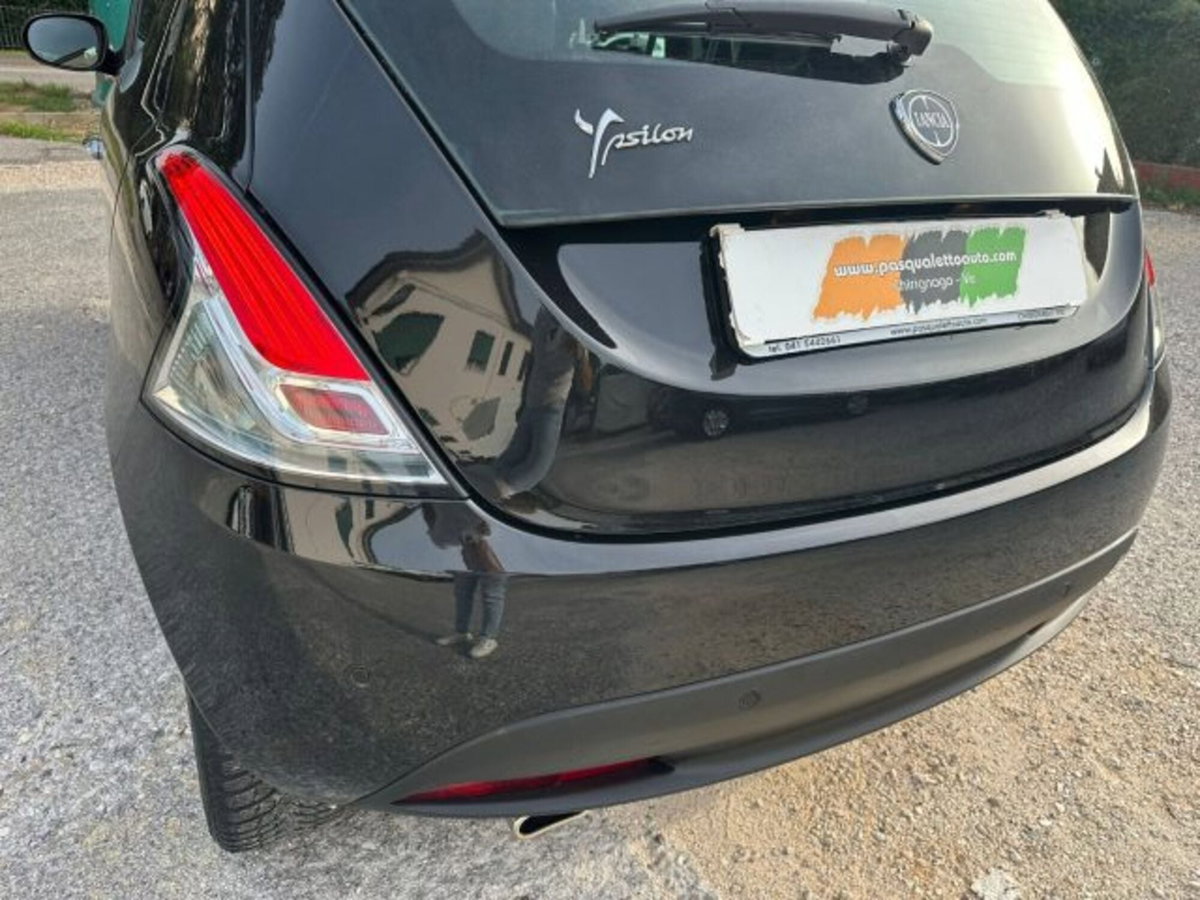 Lancia Ypsilon 1.0 FireFly 5 porte S&S Hybrid Gold Plus (17)