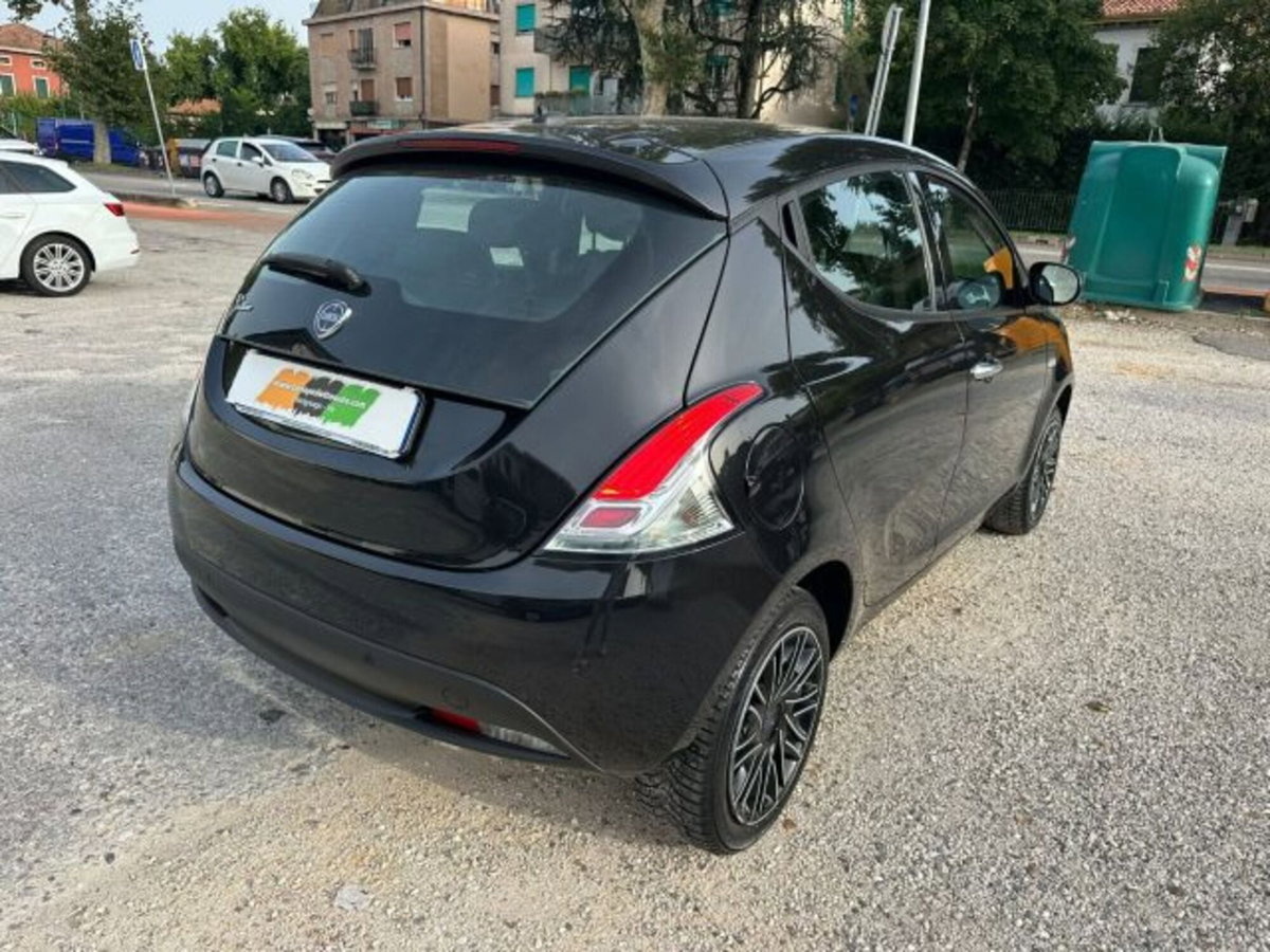 Lancia Ypsilon 1.0 FireFly 5 porte S&S Hybrid Gold Plus (3)