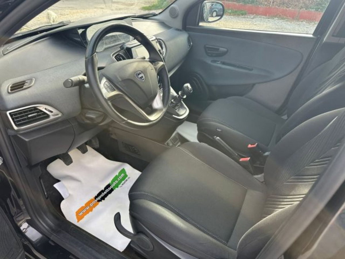 Lancia Ypsilon 1.0 FireFly 5 porte S&S Hybrid Gold Plus (5)