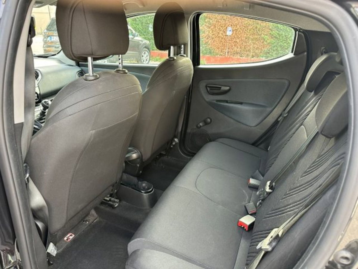 Lancia Ypsilon 1.0 FireFly 5 porte S&S Hybrid Gold Plus (6)