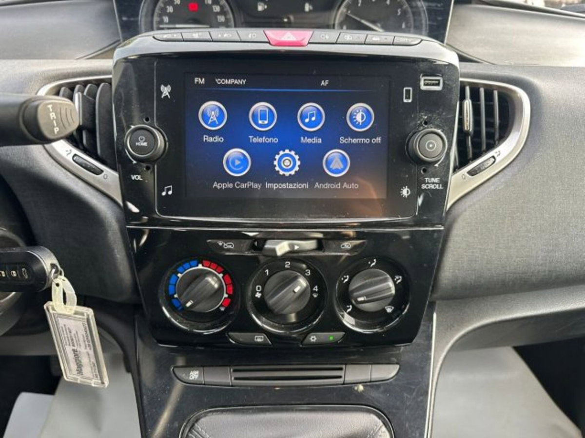 Lancia Ypsilon 1.0 FireFly 5 porte S&S Hybrid Gold Plus (9)
