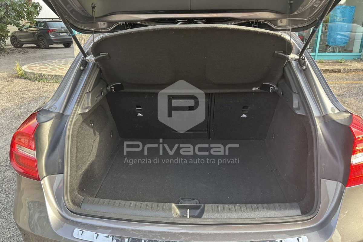 Mercedes-Benz GLA SUV 200 CDI Automatic 4Matic Executive (15)