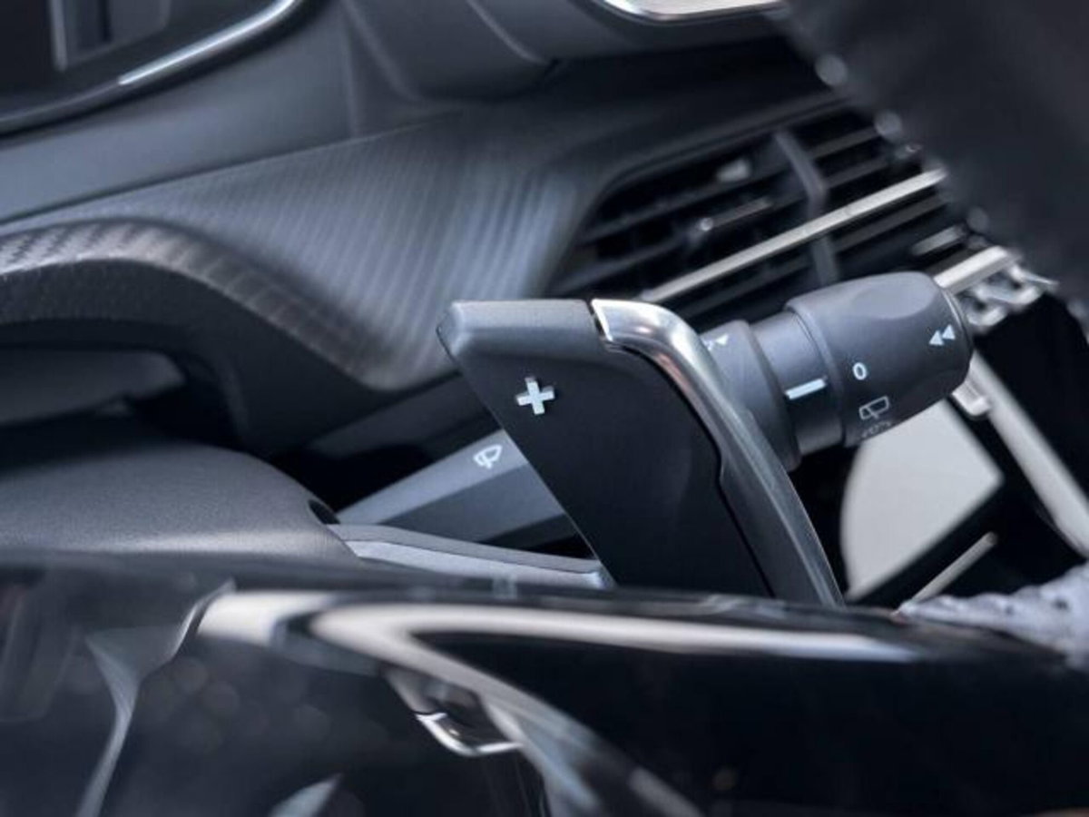 Peugeot 2008 1.2 hybrid Allure 145cv e-dcs6 (15)