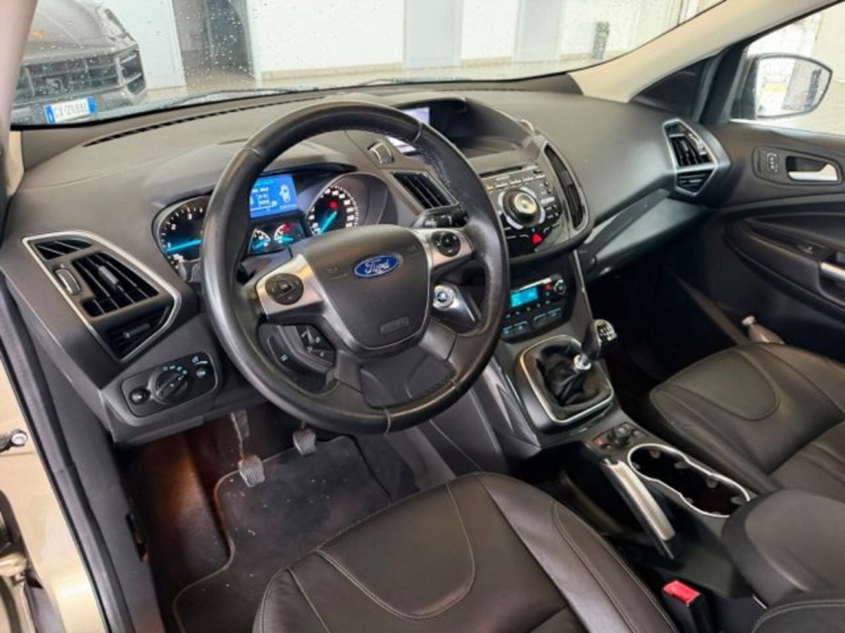 Ford Kuga 2.0 TDCI 140 CV 4WD Titanium (10)