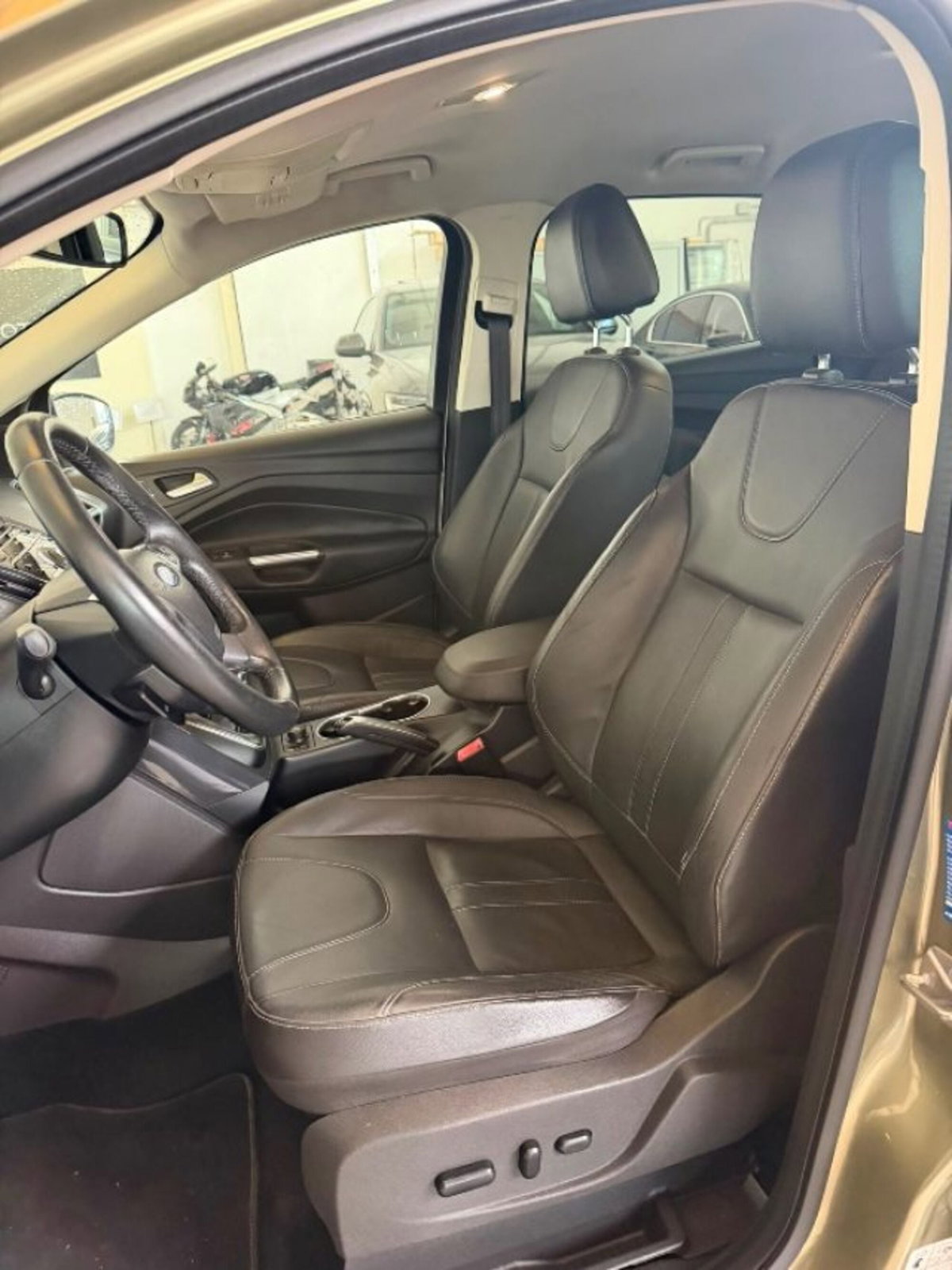 Ford Kuga 2.0 TDCI 140 CV 4WD Titanium (11)