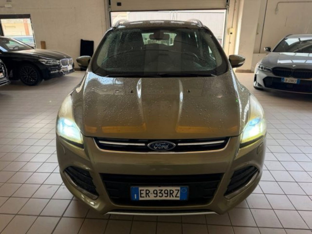Ford Kuga 2.0 TDCI 140 CV 4WD Titanium (2)