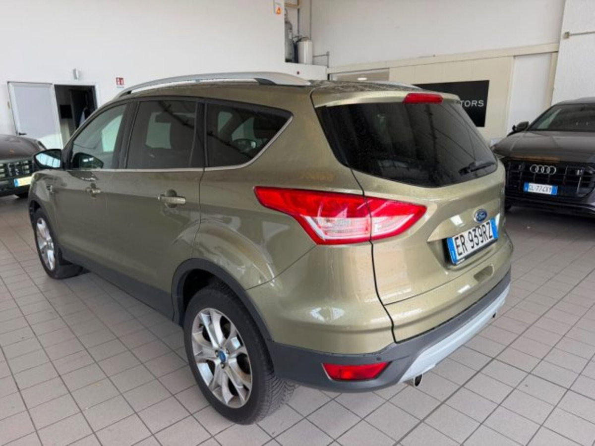 Ford Kuga 2.0 TDCI 140 CV 4WD Titanium (4)
