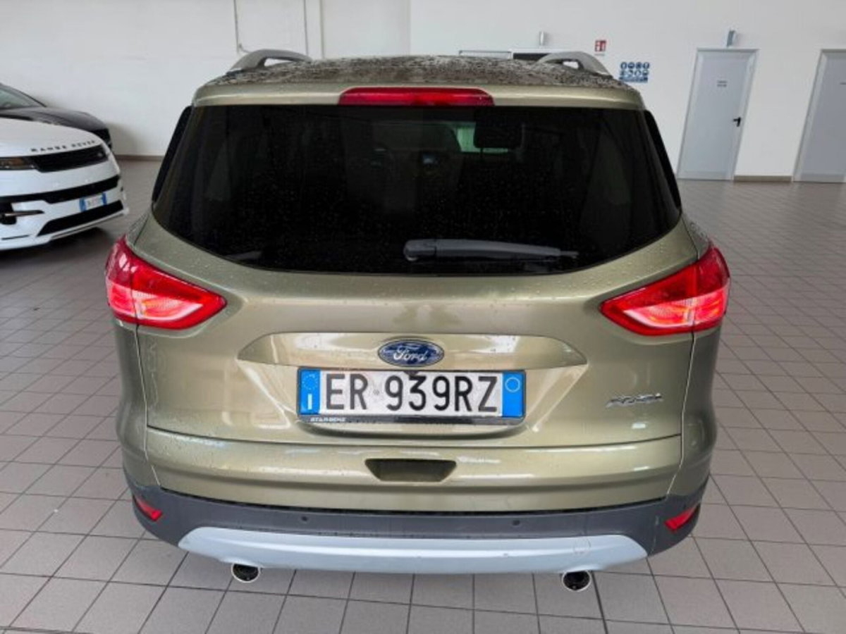 Ford Kuga 2.0 TDCI 140 CV 4WD Titanium (5)