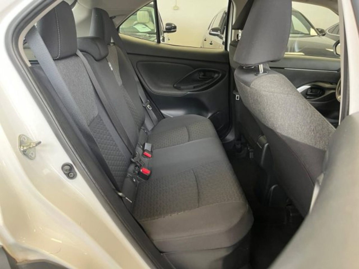 Toyota Yaris Cross 1.5h GR Sport Black Sky fwd 116cv e-cvt (15)