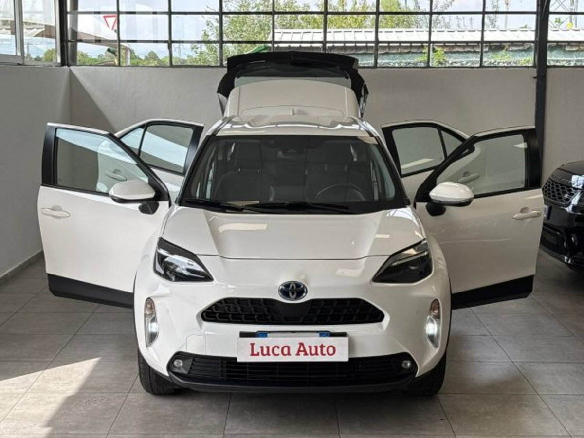Toyota Yaris Cross 1.5h GR Sport Black Sky fwd 116cv e-cvt (2)
