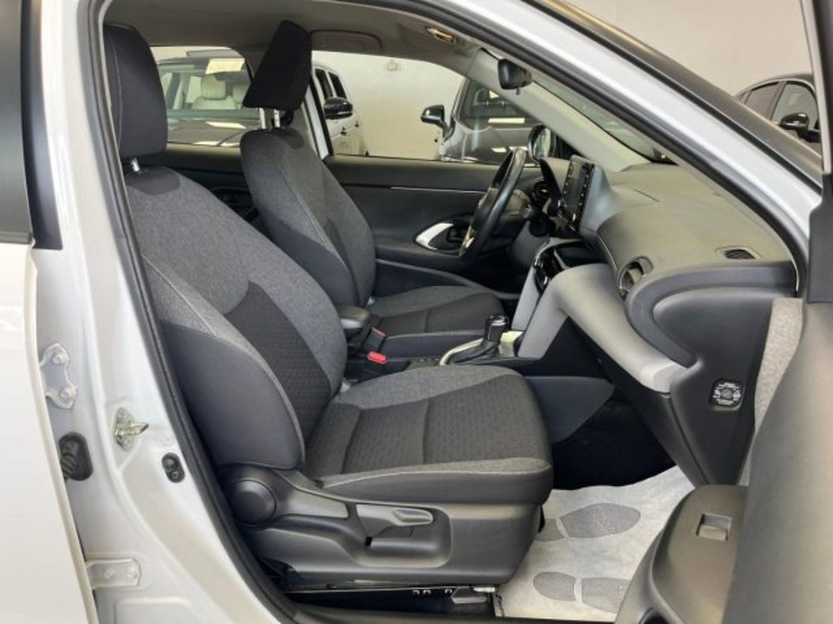 Toyota Yaris Cross 1.5h GR Sport Black Sky fwd 116cv e-cvt (9)