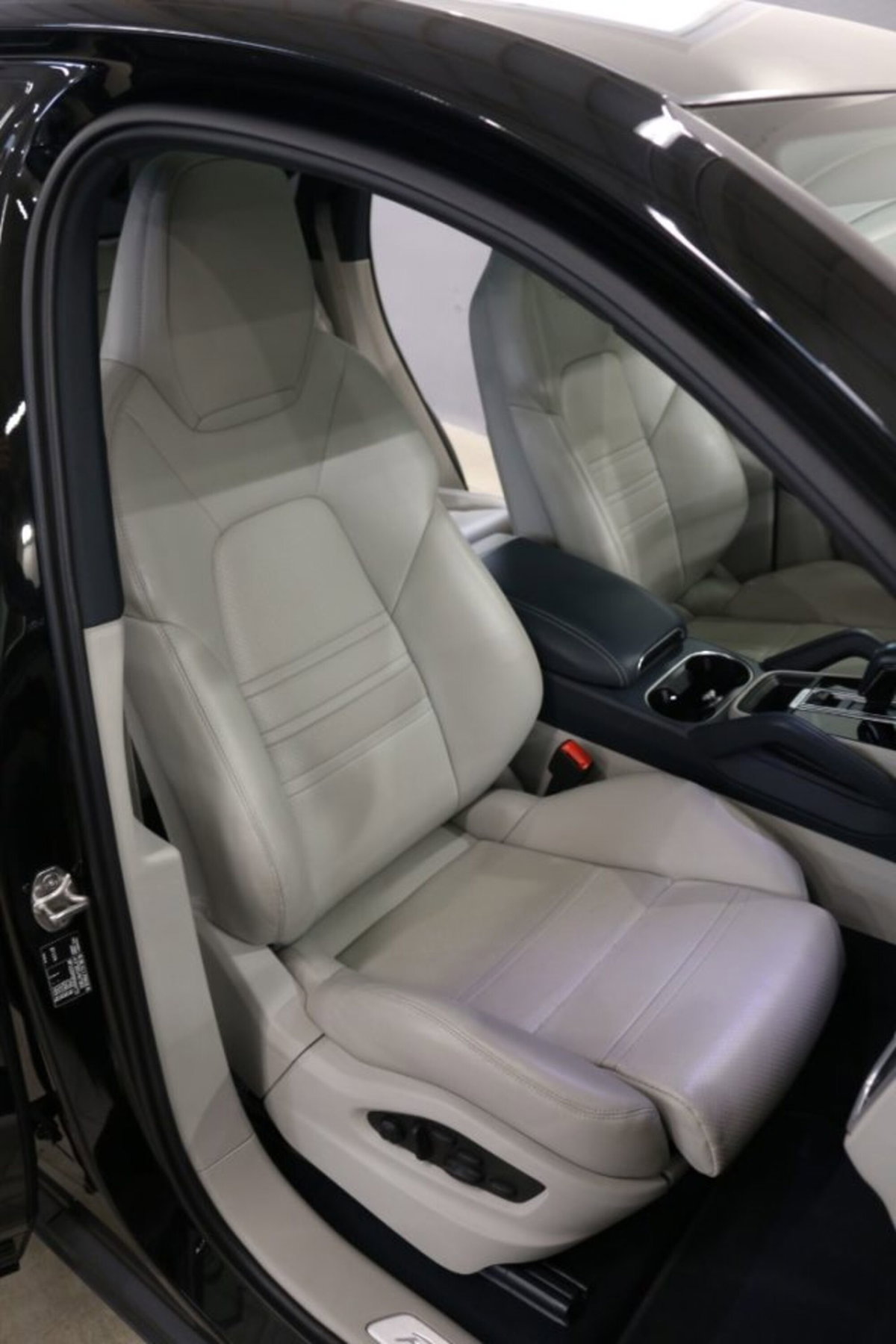 Porsche Cayenne Coupé 3.0 V6 Platinum Edition (10)