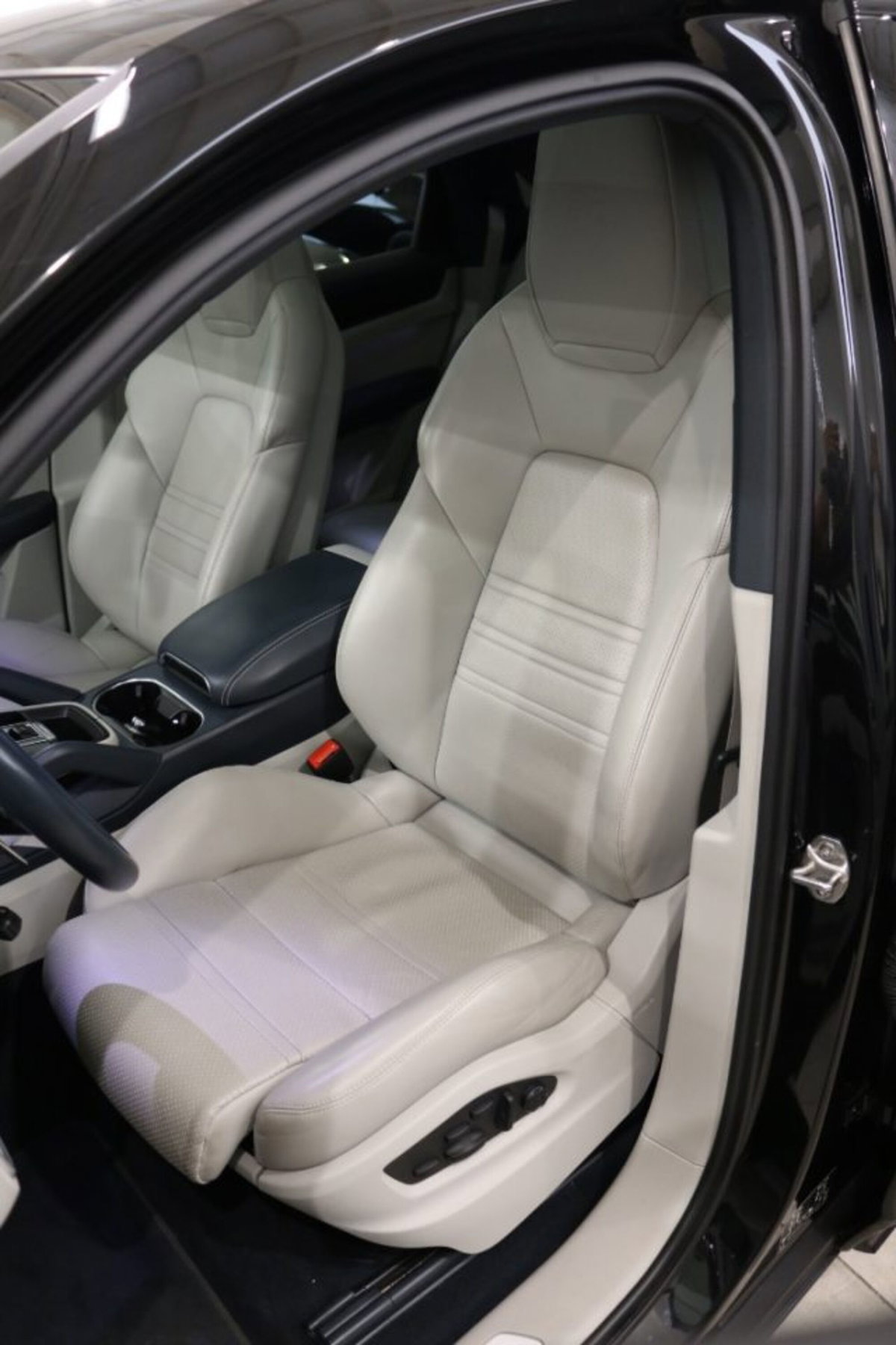 Porsche Cayenne Coupé 3.0 V6 Platinum Edition (9)