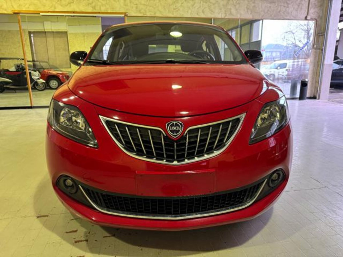 Lancia Ypsilon 1.0 FireFly 5 porte S&S Hybrid Gold Plus (2)