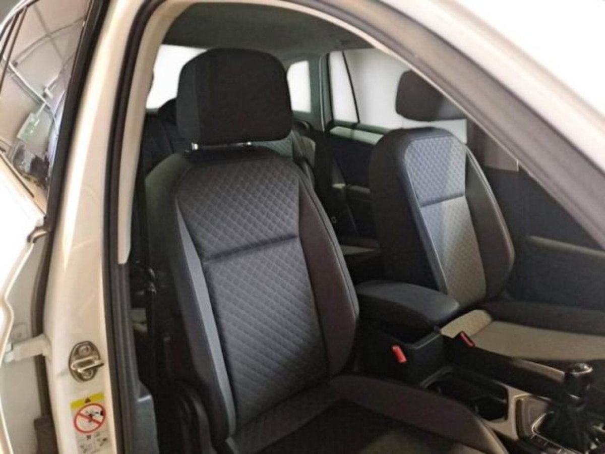 Volkswagen Tiguan 2.0 TDI 150 CV SCR DSG 4MOTION R-Line (10)