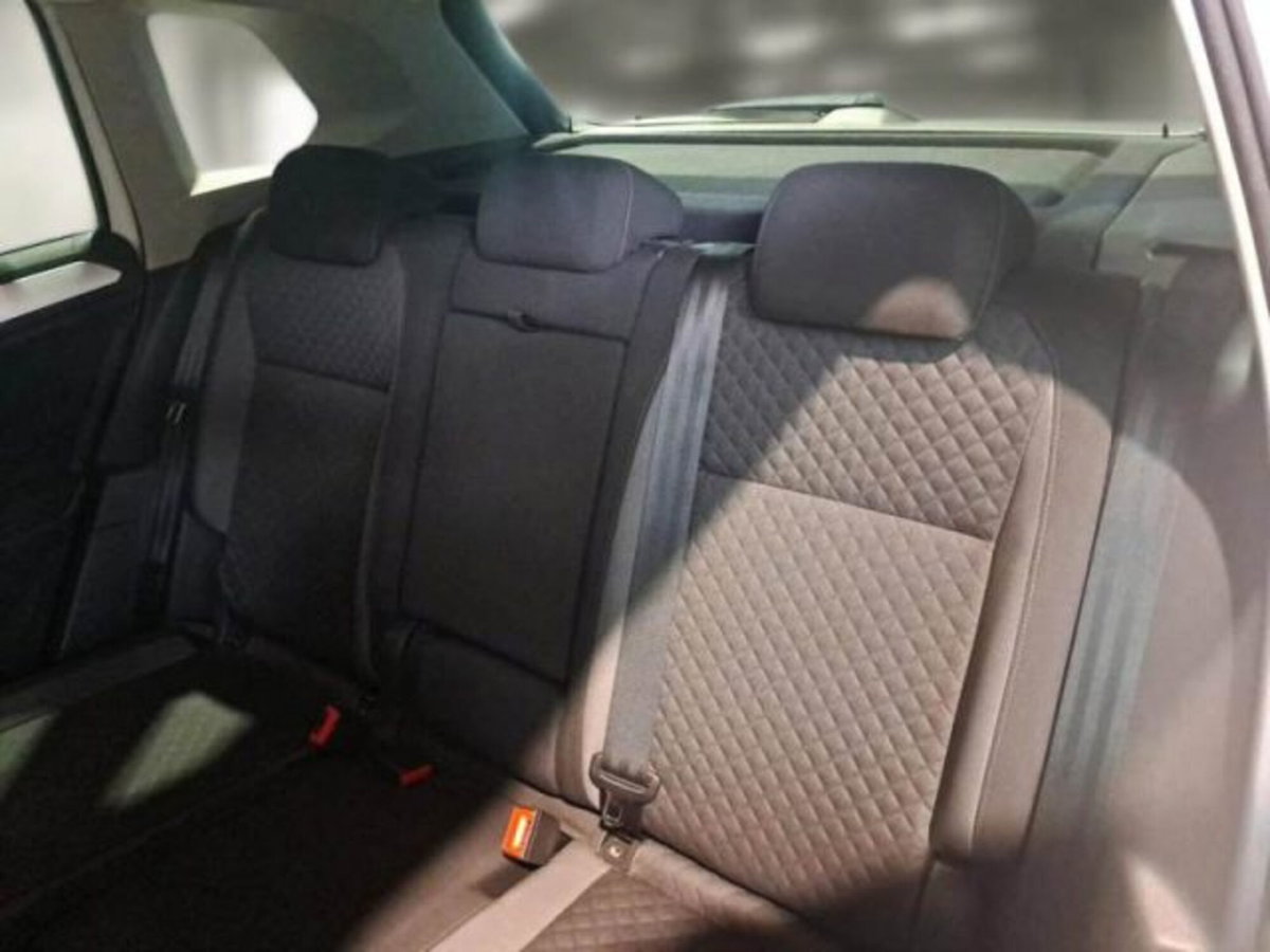 Volkswagen Tiguan 2.0 TDI 150 CV SCR DSG 4MOTION R-Line (11)