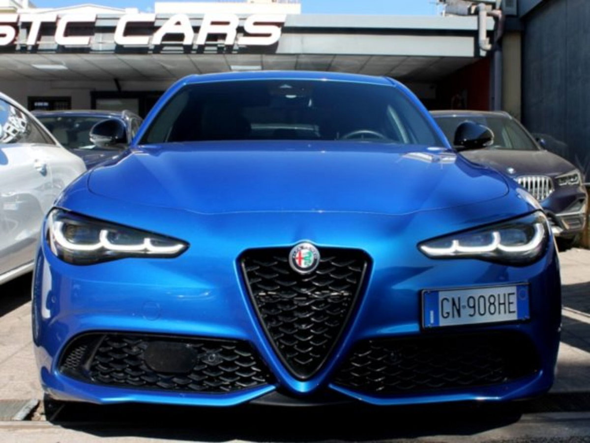 Alfa Romeo Giulia 2.2 Turbodiesel 210 CV AT8 AWD Q4 Veloce (3)