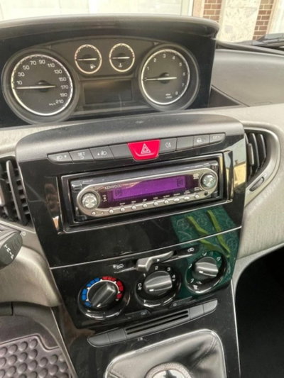 Lancia Ypsilon 1.2 69 CV 5 porte Silver (10)