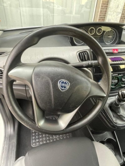 Lancia Ypsilon 1.2 69 CV 5 porte Silver (13)