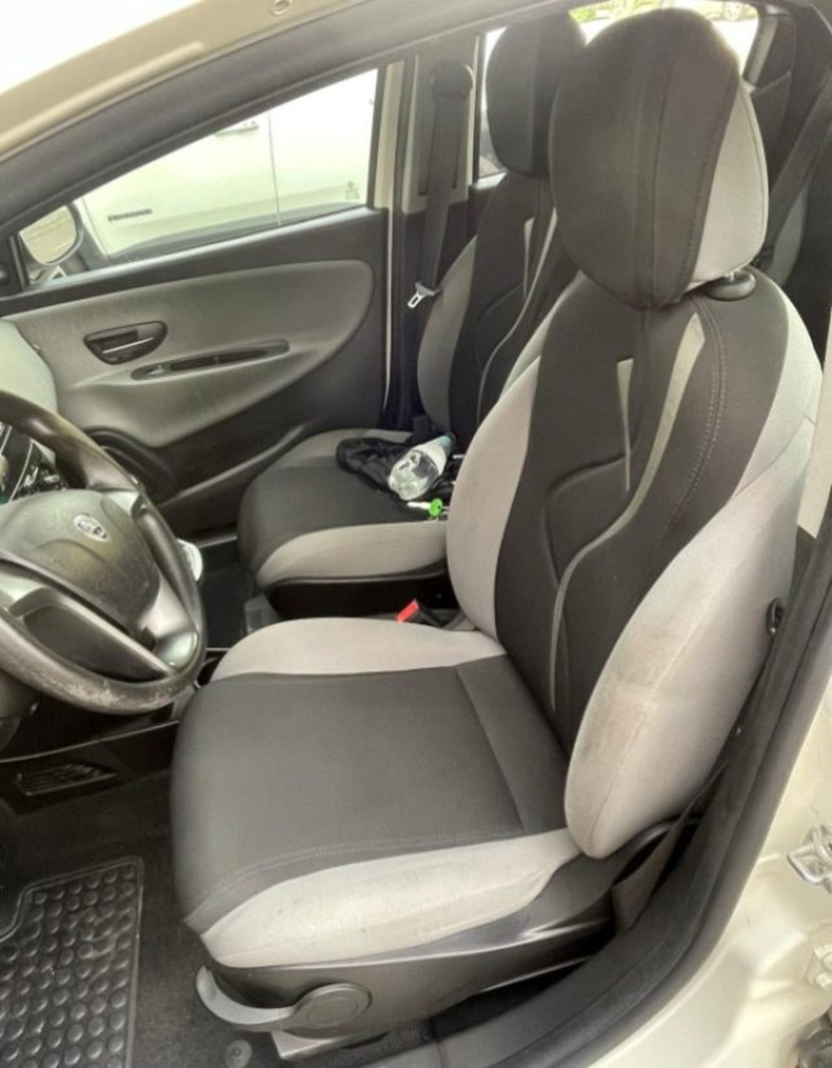 Lancia Ypsilon 1.2 69 CV 5 porte Silver (14)