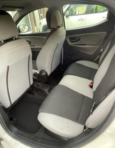 Lancia Ypsilon 1.2 69 CV 5 porte Silver (16)