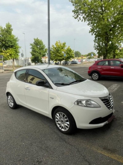 Lancia Ypsilon 1.2 69 CV 5 porte Silver (2)