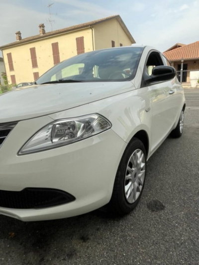 Lancia Ypsilon 1.2 69 CV 5 porte Silver (4)