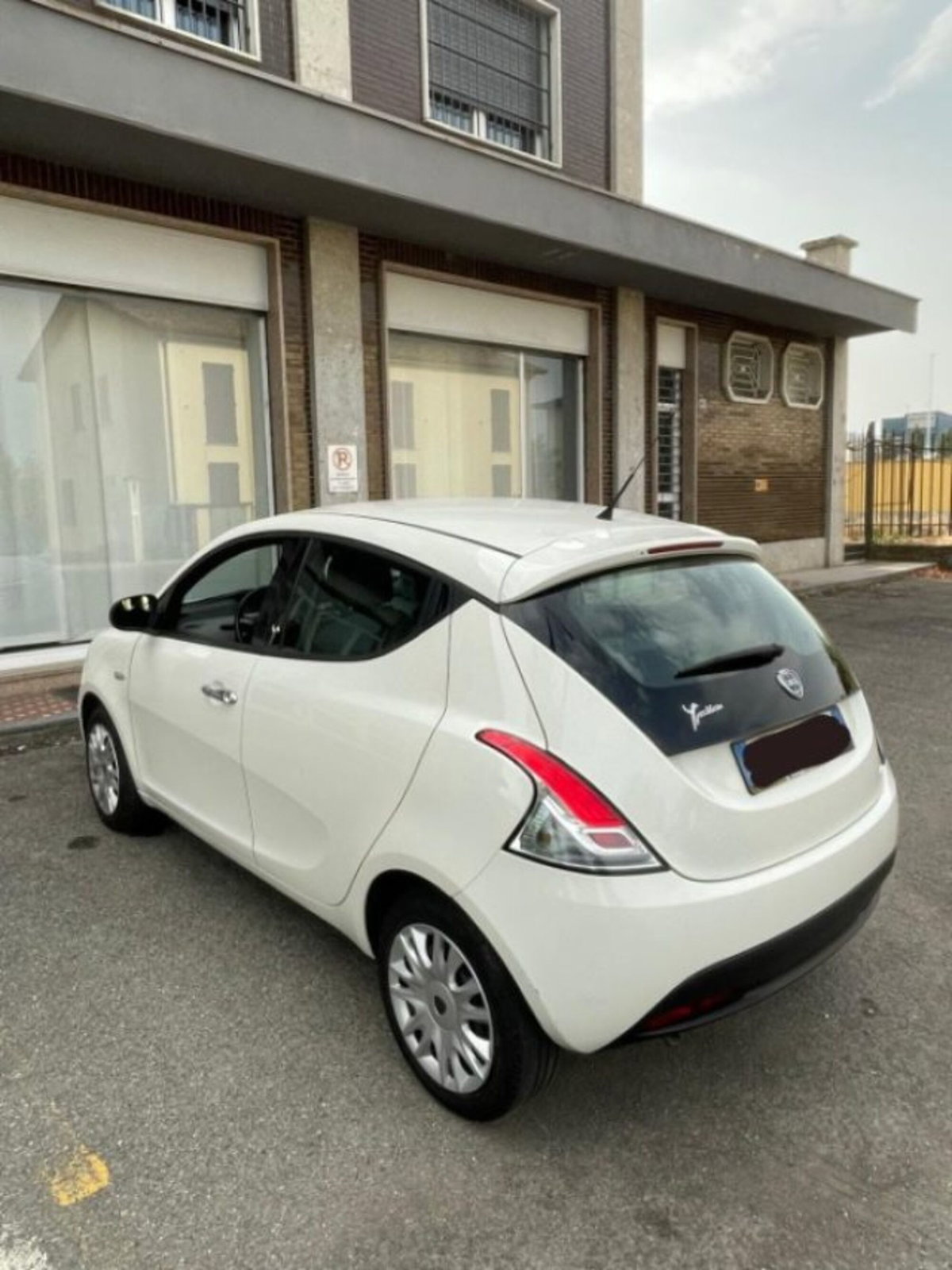 Lancia Ypsilon 1.2 69 CV 5 porte Silver (6)