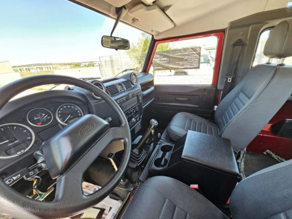 Land Rover Defender 90 2.2 TD4 Station Wagon N1 (12)