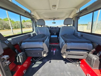 Land Rover Defender 90 2.2 TD4 Station Wagon N1 (18)