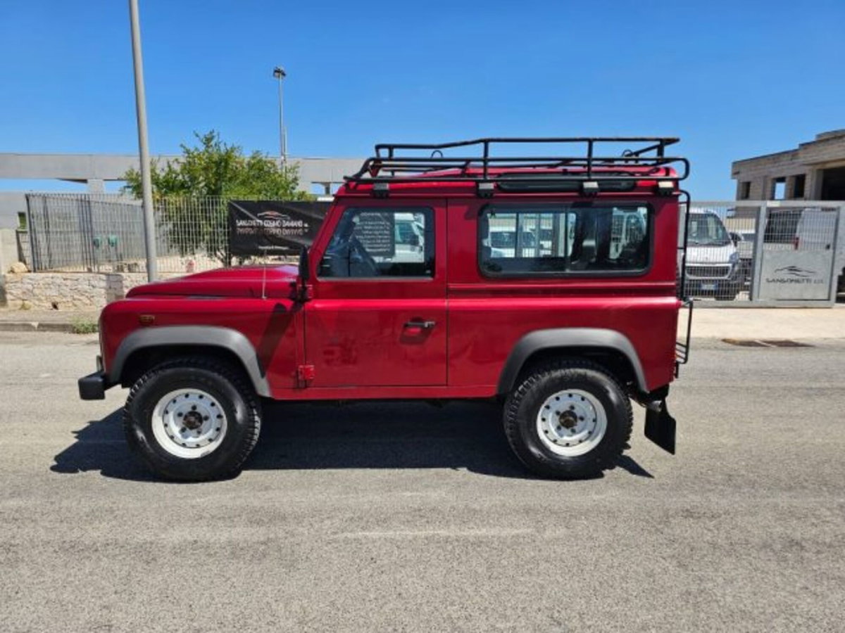 Land Rover Defender 90 2.2 TD4 Station Wagon N1 (9)