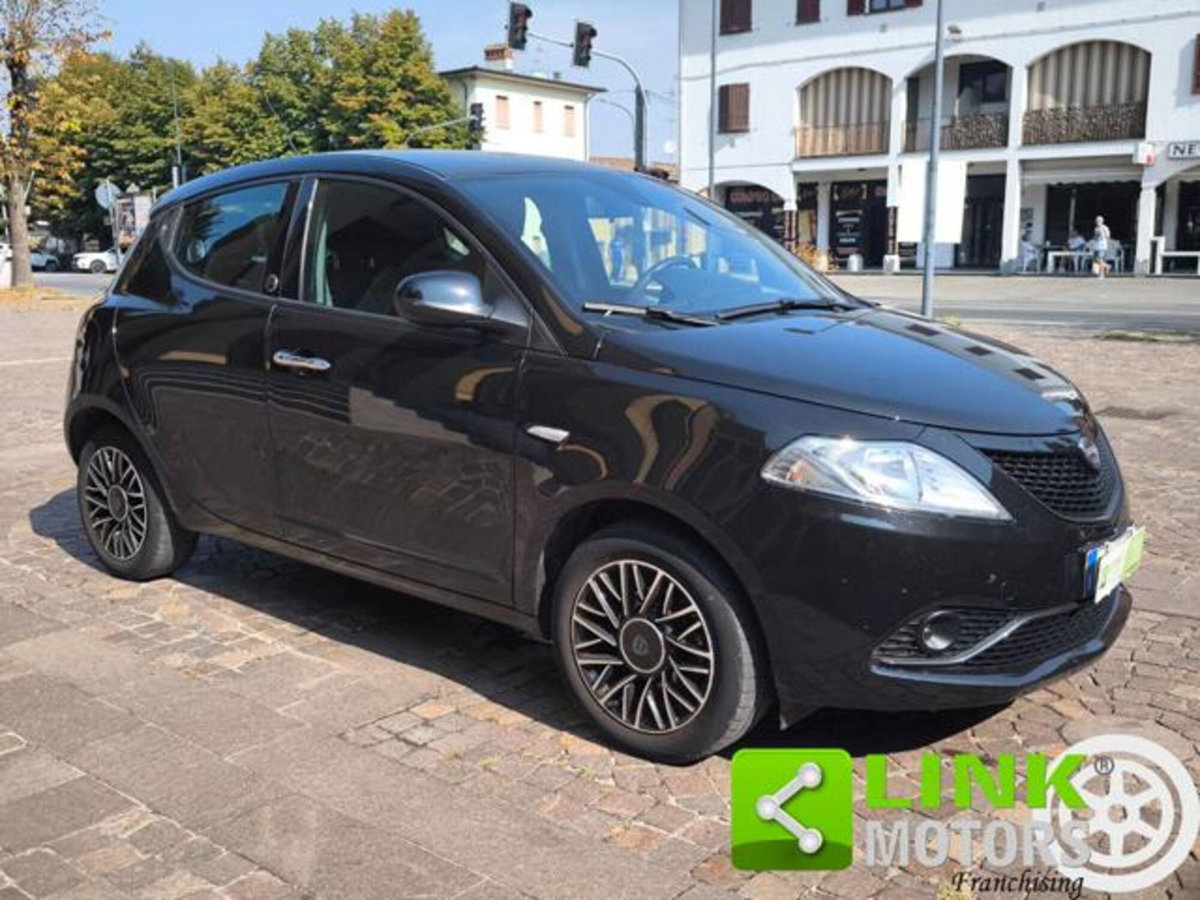 Lancia Ypsilon 1.2 69 CV 5 porte GPL Ecochic Black and Noir