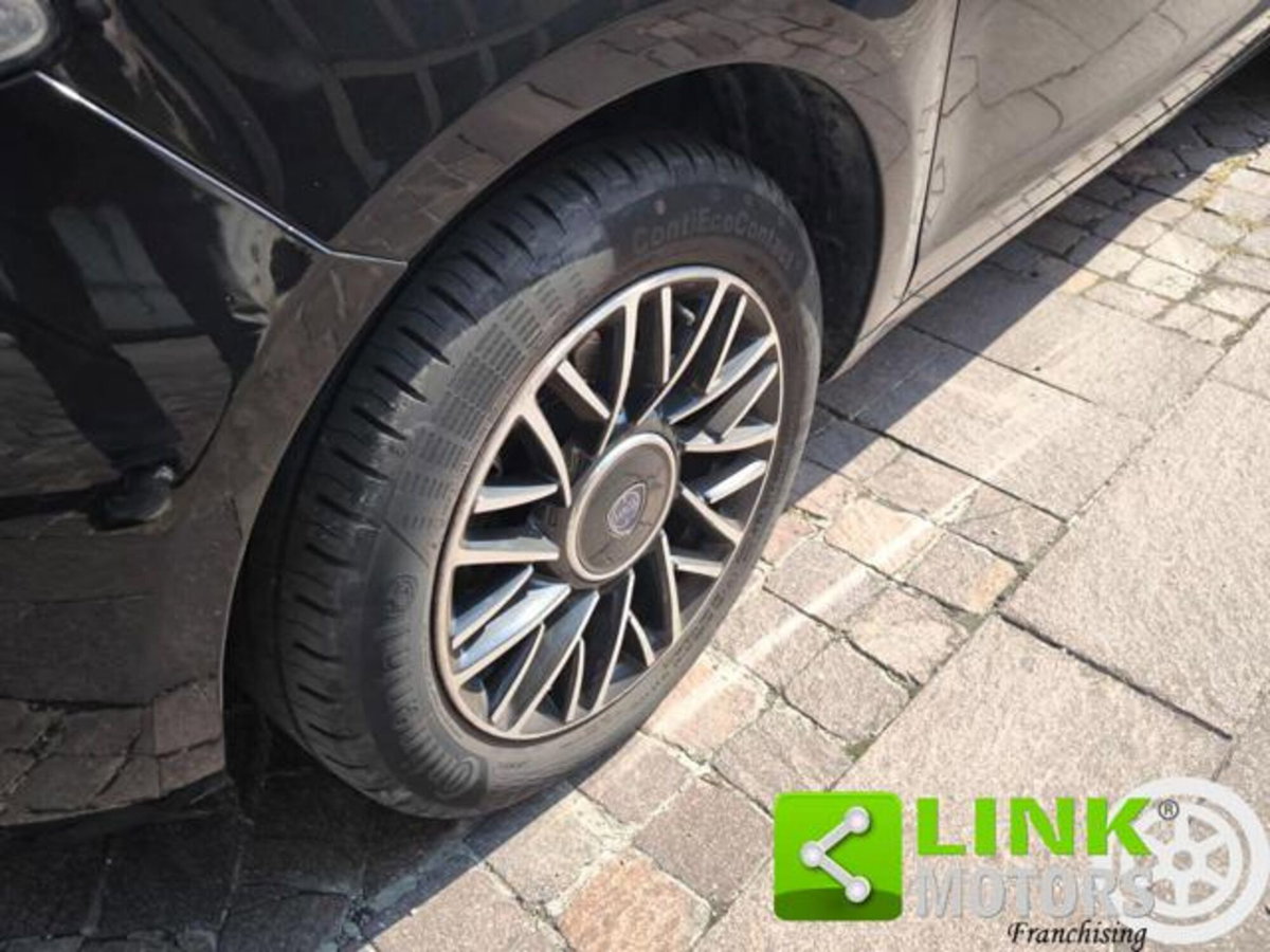 Lancia Ypsilon 1.2 69 CV 5 porte GPL Ecochic Black and Noir (12)