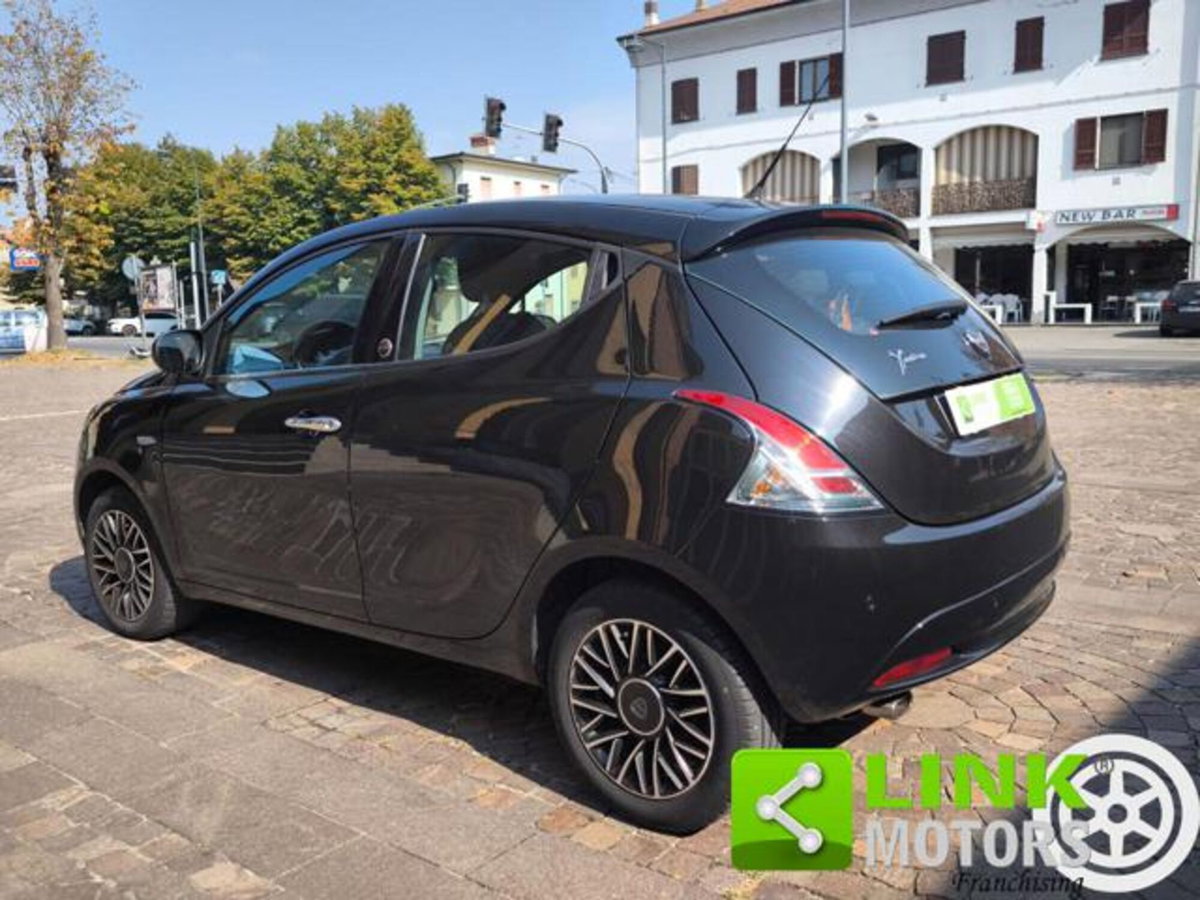 Lancia Ypsilon 1.2 69 CV 5 porte GPL Ecochic Black and Noir (4)
