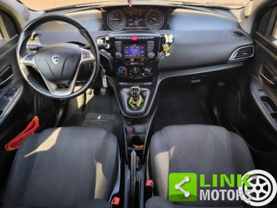 Lancia Ypsilon 1.2 69 CV 5 porte GPL Ecochic Black and Noir (7)
