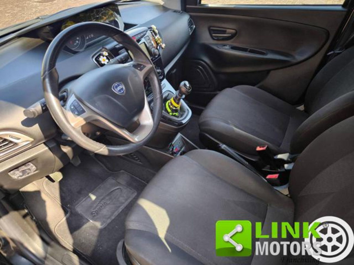 Lancia Ypsilon 1.2 69 CV 5 porte GPL Ecochic Black and Noir (8)