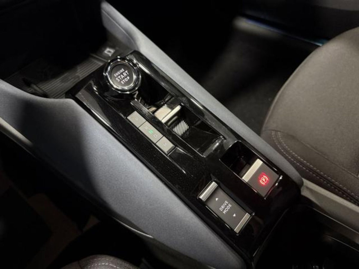 Alfa Romeo Junior 1.2 ibrida Sprint 145cv edct6 (11)
