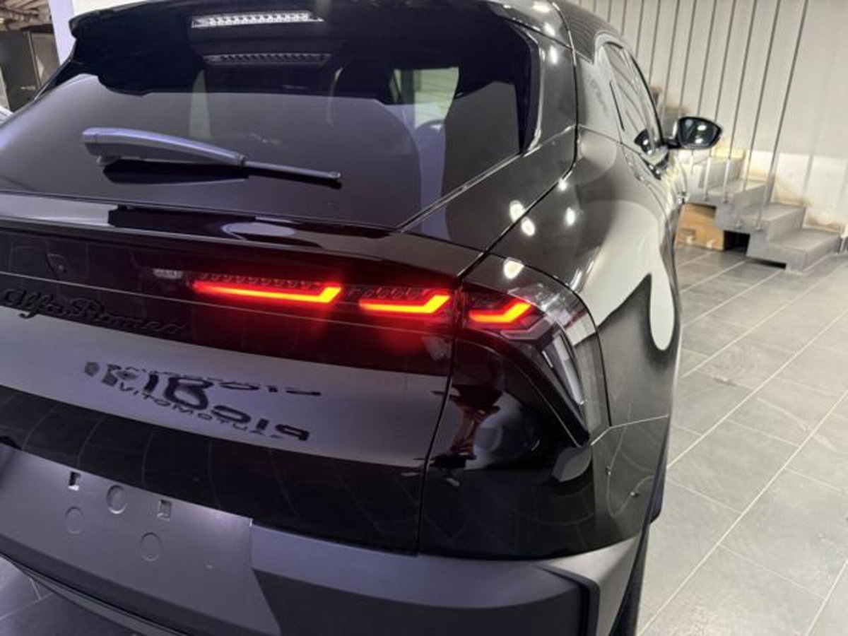 Alfa Romeo Junior 1.2 ibrida Sprint 145cv edct6 (6)