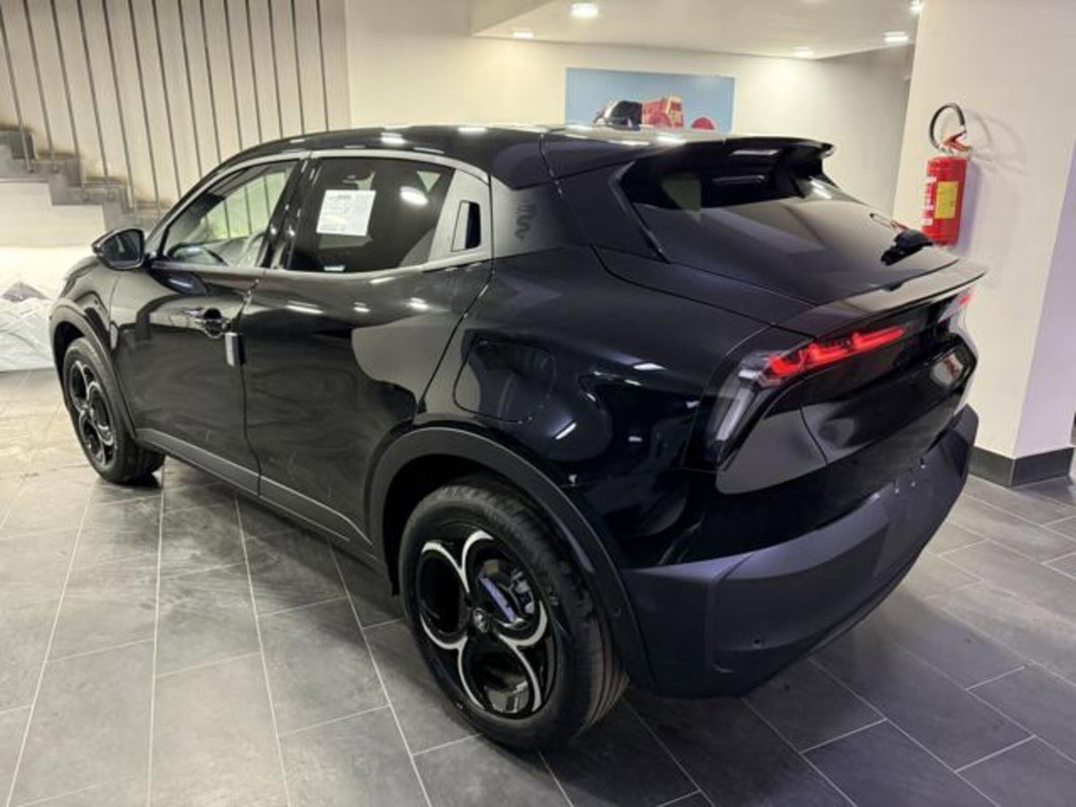 Alfa Romeo Junior 1.2 ibrida Sprint 145cv edct6 (7)