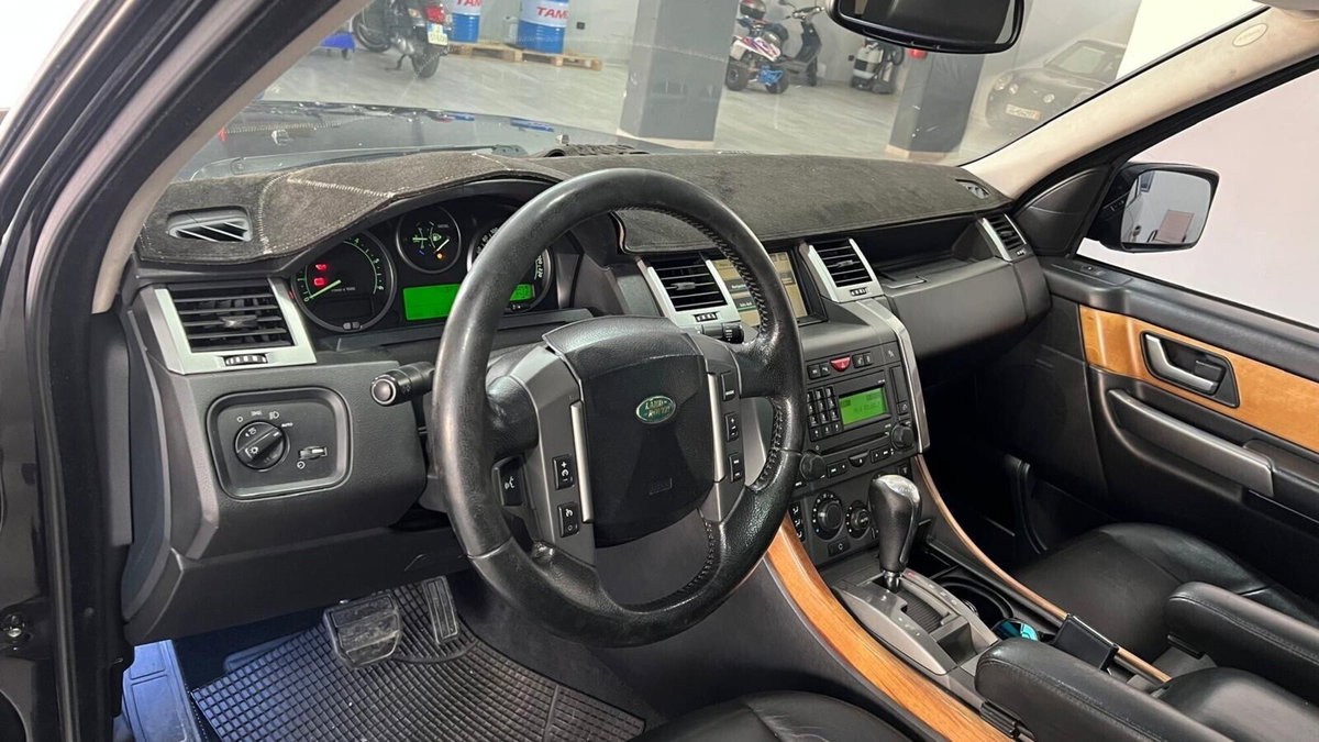 Land Rover Range Rover Sport 2.7 TDV6 HSE (9)