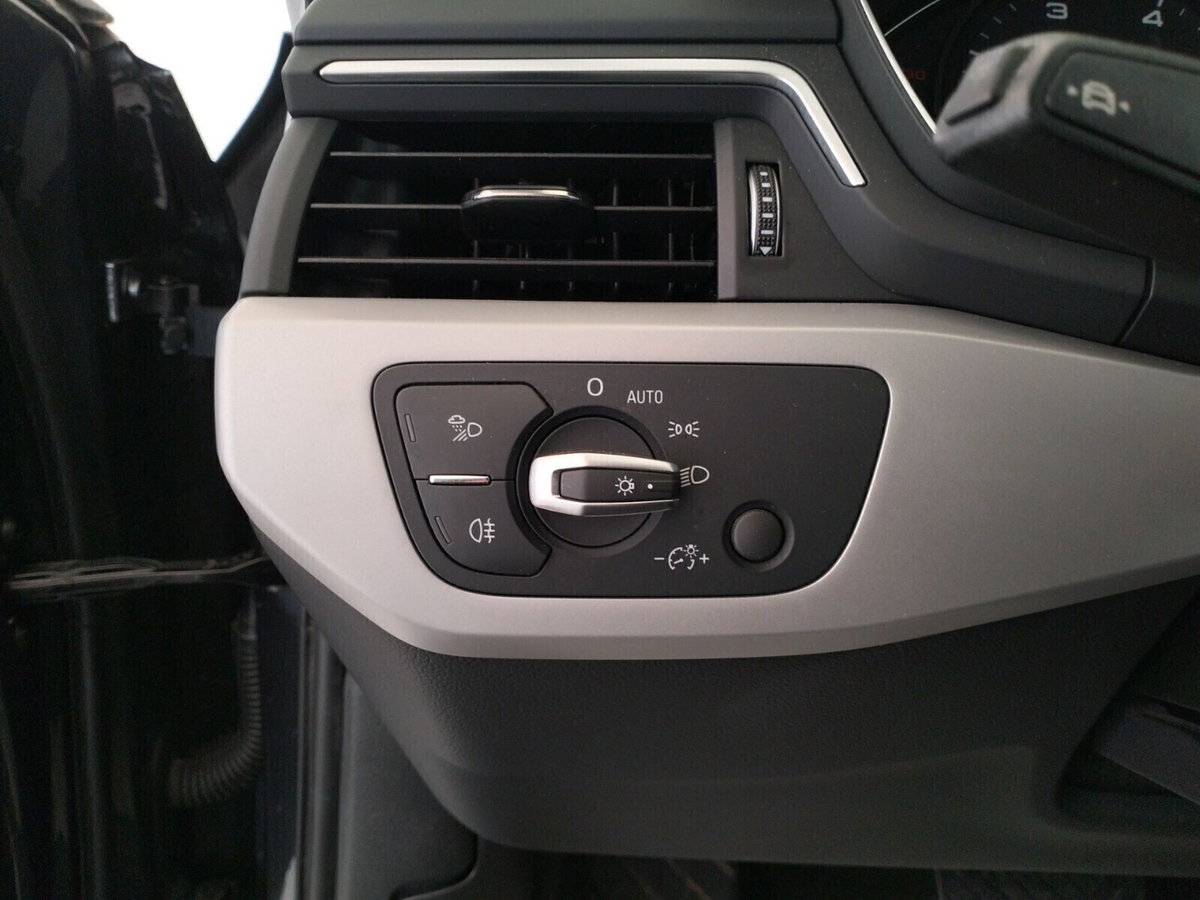 Audi A4 35 TDI/163 CV S tronic Business (13)