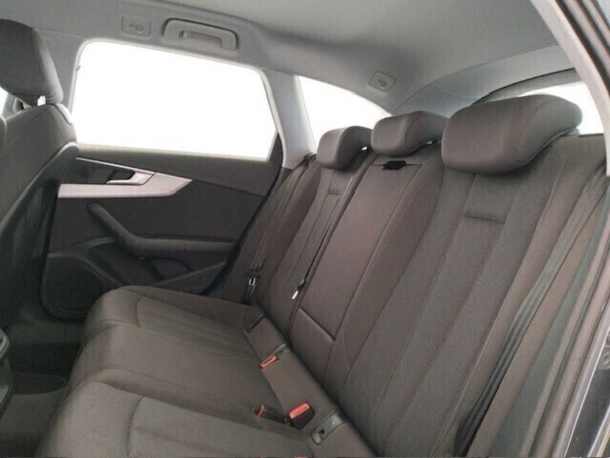 Audi A4 35 TDI/163 CV S tronic Business (9)