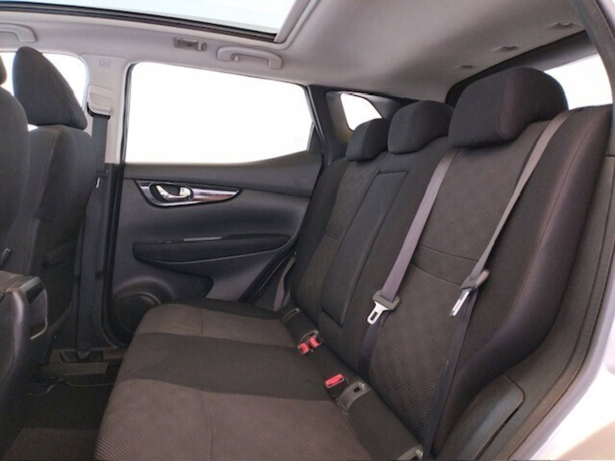 Nissan Qashqai 1.5 dCi N-Connecta (11)