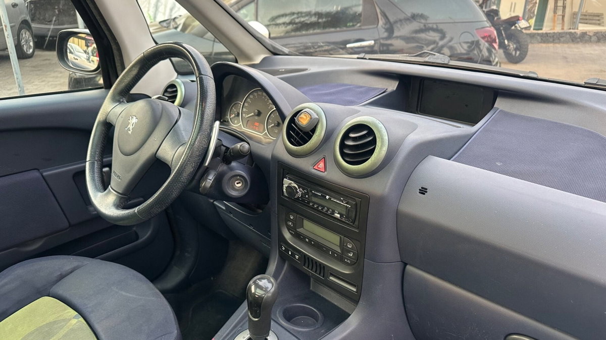 Peugeot 1007 1.6 Sporty 2Tronic (10)