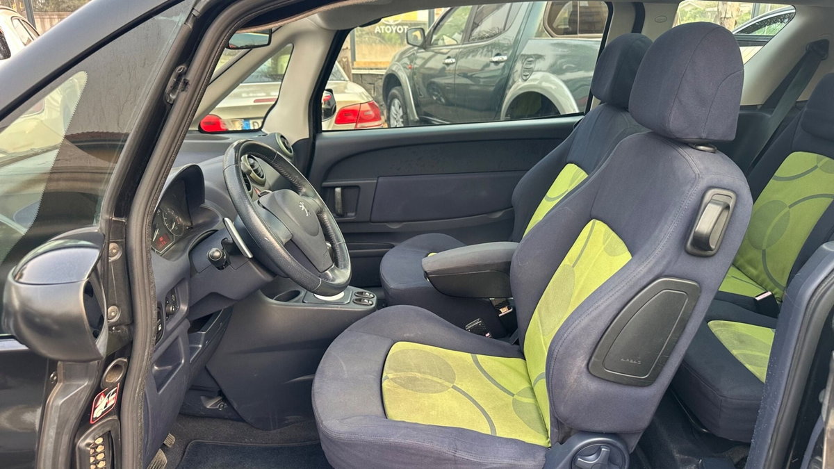 Peugeot 1007 1.6 Sporty 2Tronic (14)