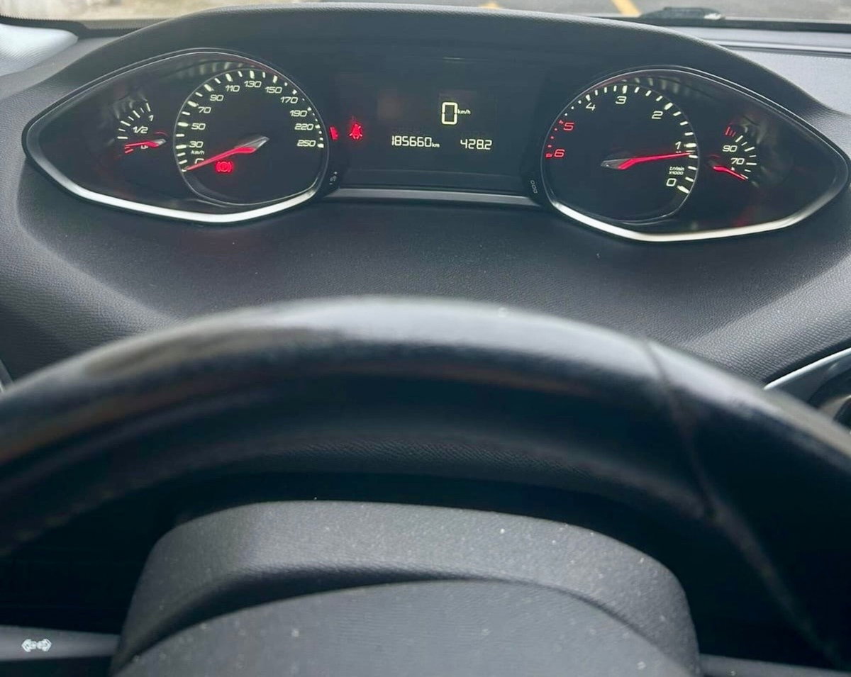 Peugeot 308 SW BlueHDi 120 S&S Allure (13)