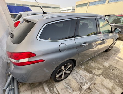 Peugeot 308 SW BlueHDi 120 S&S Allure (4)