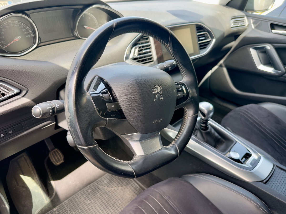 Peugeot 308 SW BlueHDi 120 S&S Allure (8)